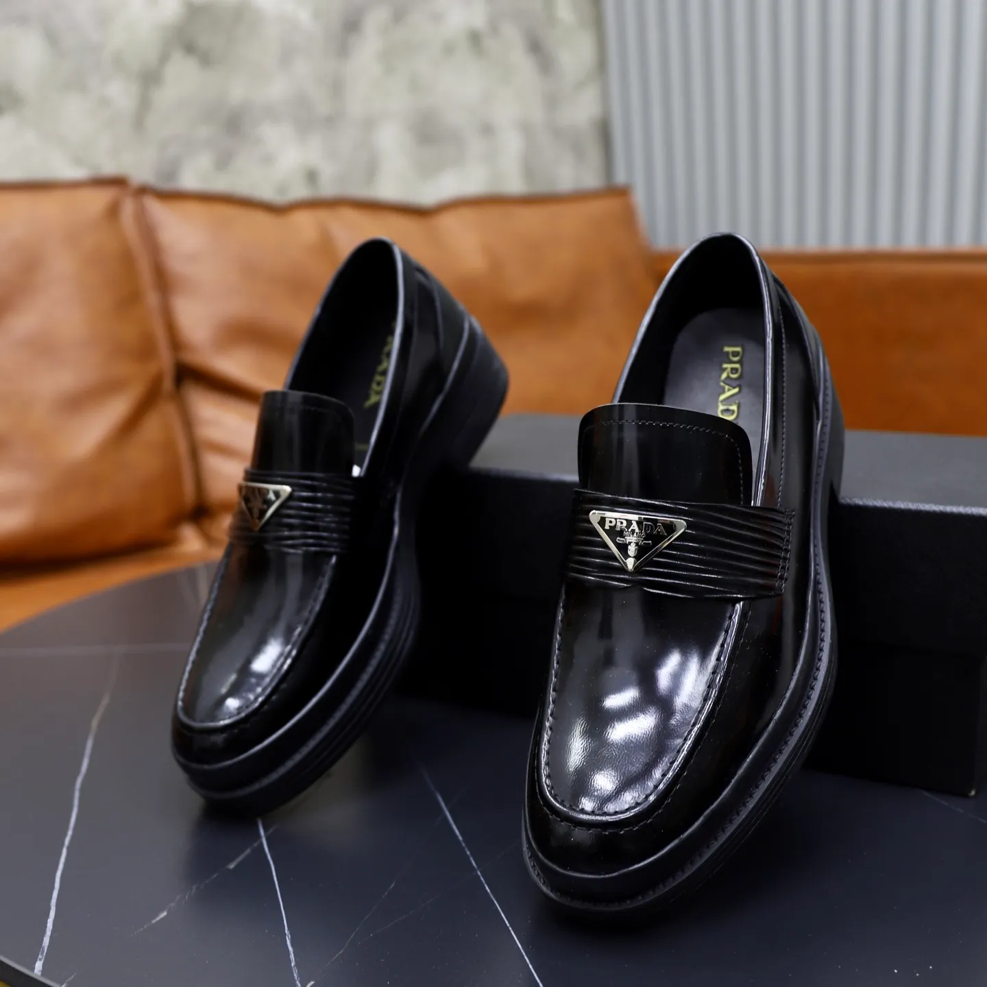 Men's shoes: 540💰🙅‍♂️🙅‍♂️🙅‍♂️ Brand: PRADA Standard code: Men's code 38-44 (45 can be customized) Grade: Same style as the official website Original order quality Material: Original cowhide surface Comfortable sheepskin lining Original outsole Style category: Men's fashionable casual leather shoes Distinguished big-name luxury elements Top luxury Color: actual picture color